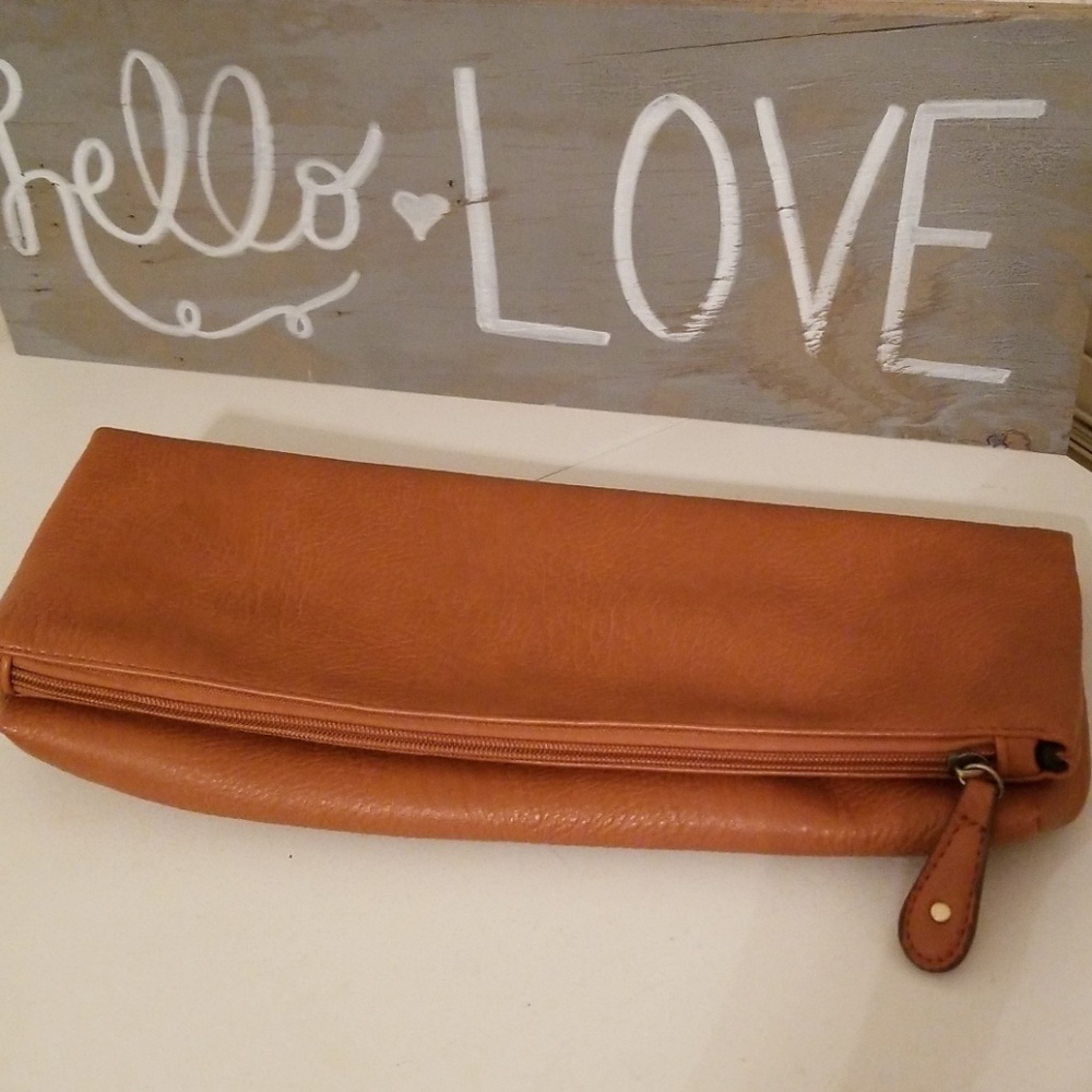 Free people clutch